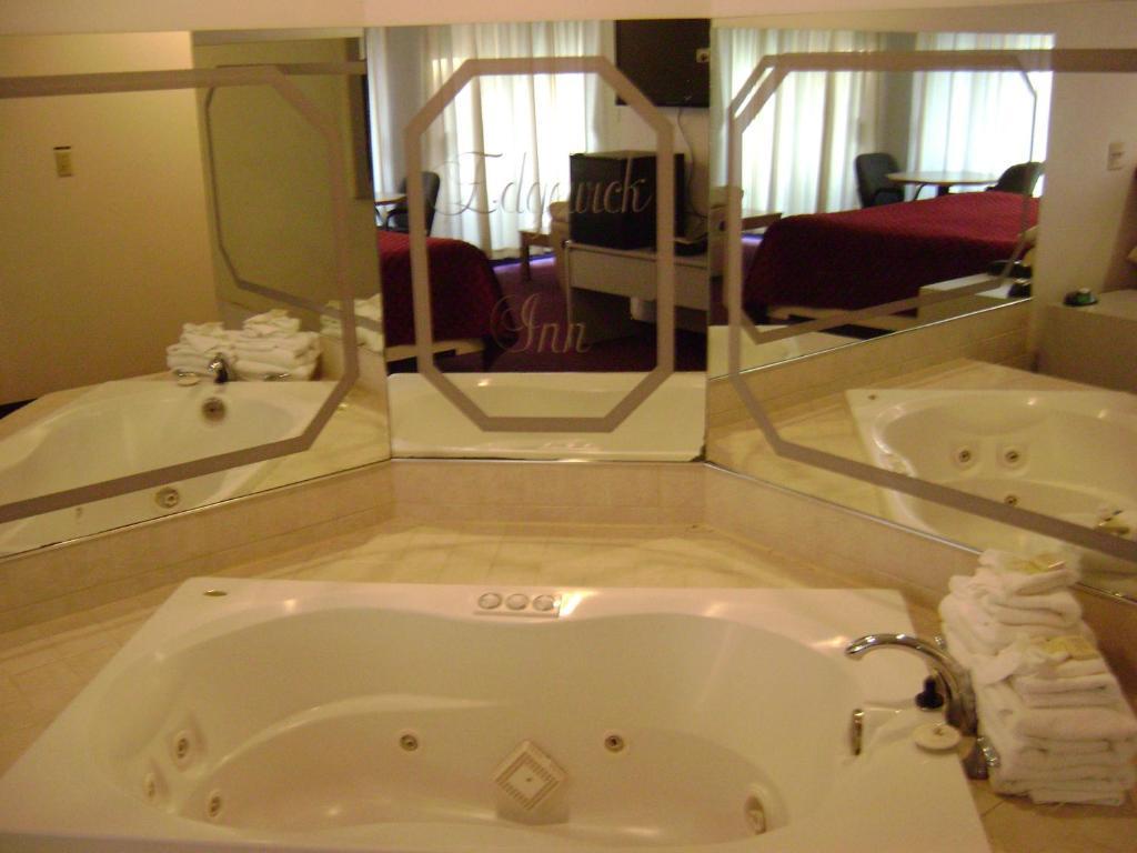 Edgewick Inn Норт-Бенд Номер фото